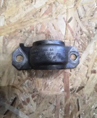 BMW 7 F01 F02 F03 F04 Sway bar bush bracket, front 6775444 11410D
