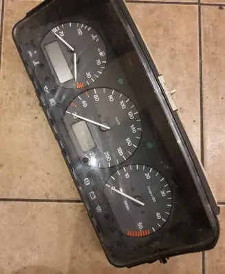 Volkswagen PASSAT B4 Speedometer (instrument cluster) 6160594240 3a0919033R 210394