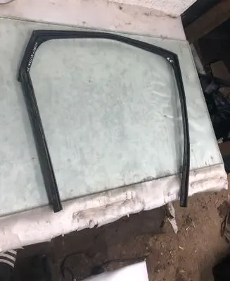 Nissan Qashqai J12 Rubber seal rear door window/glass 18259