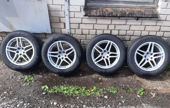 Porsche Macan (95B) R18 alloy rim 