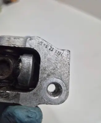 Volvo V70 Steering column universal joint W6236554