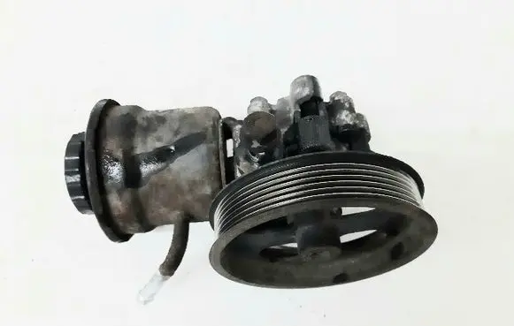 Toyota Corolla Verso AR10 Power steering pump