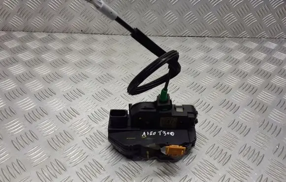 Chevrolet Aveo Rear door lock 13579546
