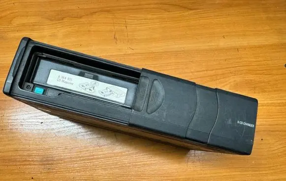 BMW 5 E39 CD/DVD changer 6913388 020258