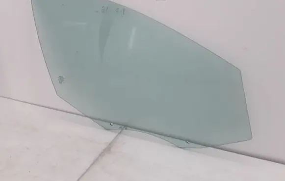 Volvo XC60 Front door window glass four-door