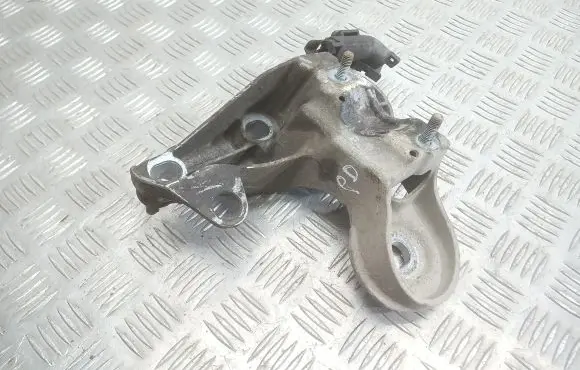 Volkswagen PASSAT B5.5 Engine mounting bracket