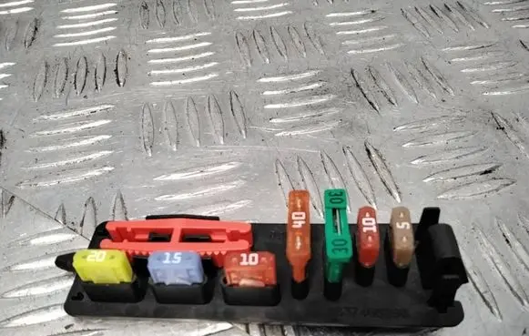 Citroen C4 I Fuse box cover 9637466280