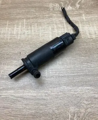 BMW 7 E65 E66 Windscreen/windshield washer pump 8377613 577863