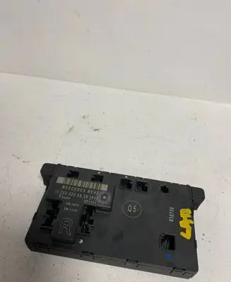 Mercedes-Benz C W203 Door control unit/module 2038205626 351324