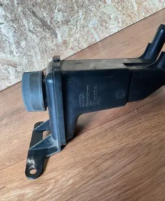 Audi A4 S4 B7 8E 8H Power steering fluid tank/reservoir 8E0422373