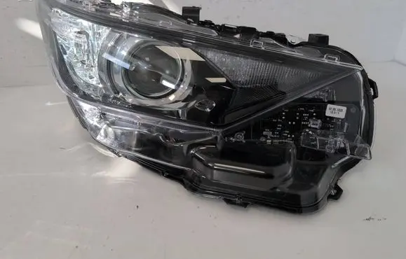 Toyota Auris E180 Headlight/headlamp 8111002K30 90070909