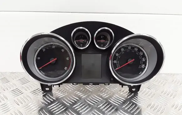 Opel Zafira C Speedometer (instrument cluster) 769166750u
