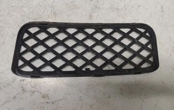 Volkswagen Touareg I Front bumper lower grill 7L6853677