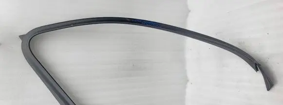 Audi Q7 4M Front door rubber seal 4M0867587
