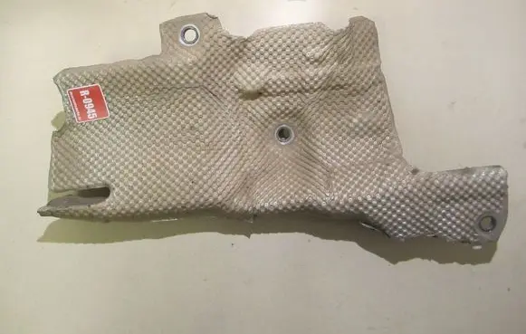 Volkswagen PASSAT B8 Heat shield in engine bay 04L103954AL