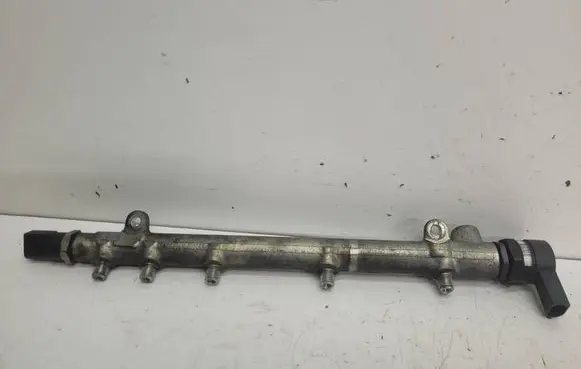Mercedes-Benz E W211 Fuel main line pipe A6110700395 0445214038