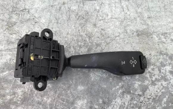 BMW 5 E39 Indicator stalk 8363668K 01104010