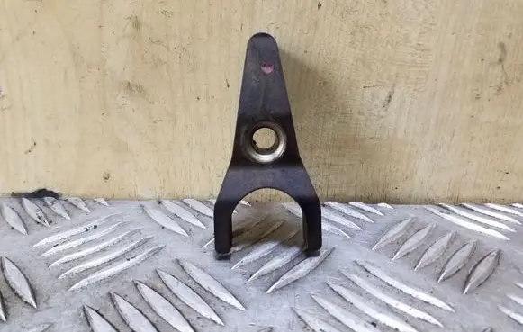 Toyota Avensis T270 Fuel Injector clamp holder