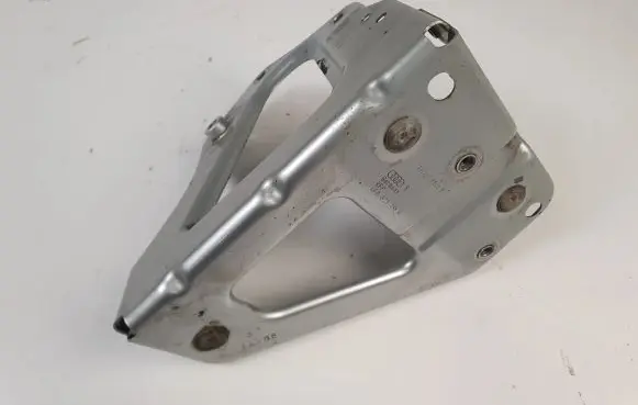 Audi A6 S6 C6 4F Fender mounting bracket 4F0821136A