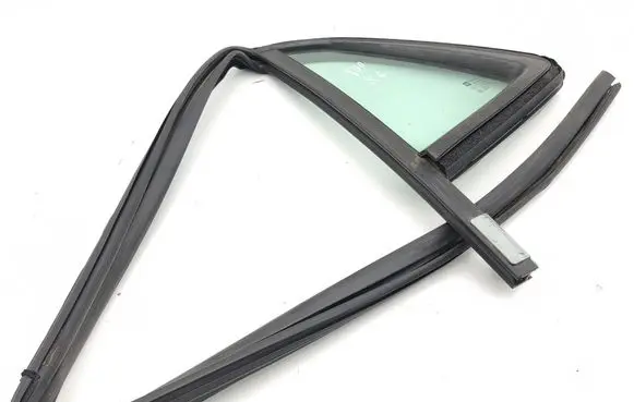 Opel Mokka X Rear vent window glass 