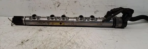BMW 3 E90 E91 Fuel injector supply line/pipe 