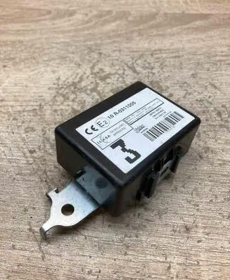 Toyota Avensis T270 Door control unit/module 8974102210 10R0311005