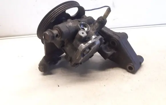 Mazda 323 F Power steering pump