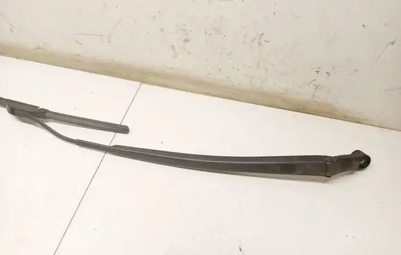 Toyota RAV 4 (XA30) Front wiper blade arm 