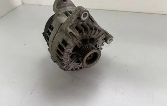 BMW 3 E90 E91 Generator/alternator 7805432