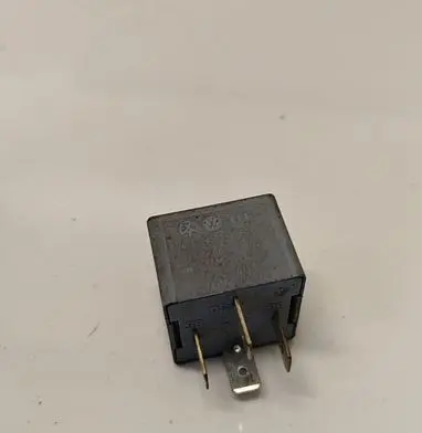 Volkswagen PASSAT B5.5 Other relay 141951253B