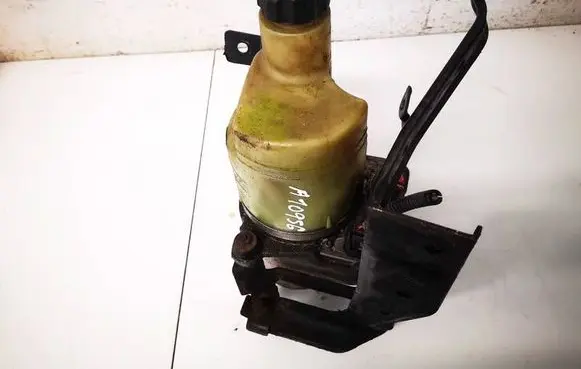 Volvo C30 Power steering pump 5N513K514AE