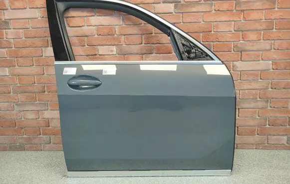 BMW X7 G07 Front door 8738556