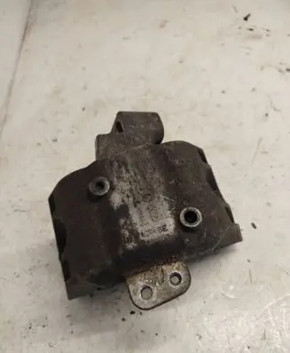 Volkswagen Golf IV Engine mount bracket 