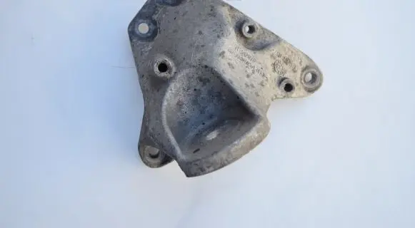 Audi A8 S8 D3 4E Gearbox mounting bracket 4E0399113