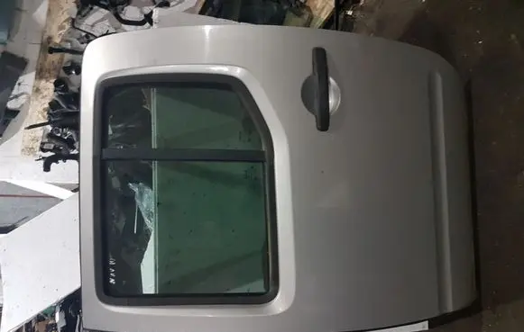 Nissan Navara Rear door