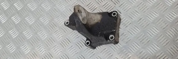 KIA Sorento Engine mounting bracket