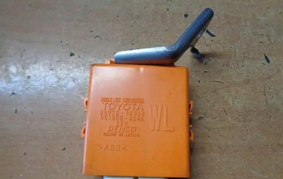 Toyota Yaris Door central lock control unit/module 8597052030 0515004240