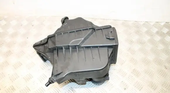 Nissan Note (E12) Air filter box