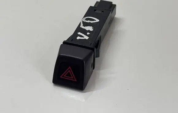 Volvo V50 Hazard light switch 30739296