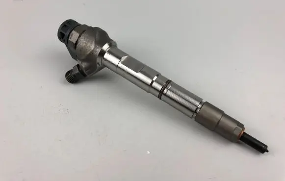 Volkswagen PASSAT B8 Fuel injector 04L130277AE