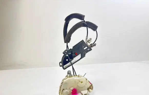 Honda CR-V Front door lock
