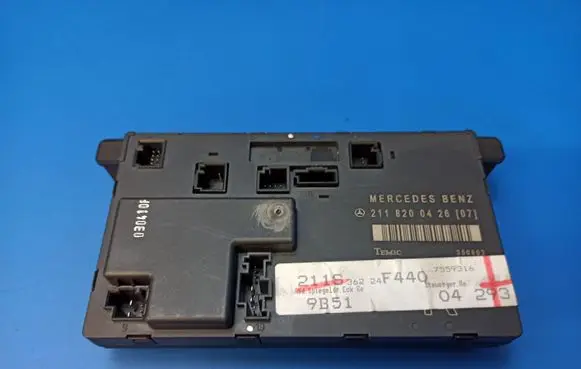 Mercedes-Benz E W211 Door control unit/module 2118200426