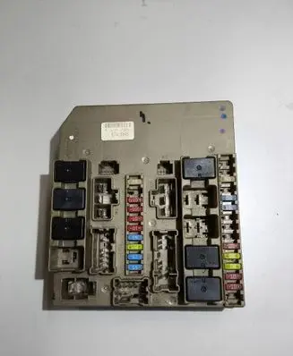 Renault Clio III Fuse module 674654B 8A291089