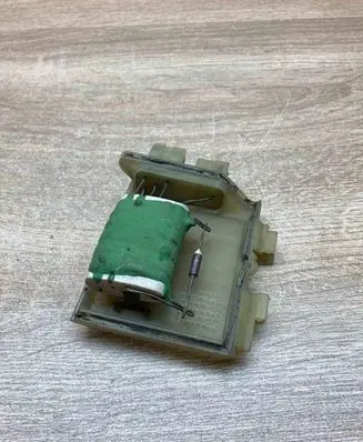 Volkswagen PASSAT B4 Heater blower motor/fan resistor 357959263 3131090043