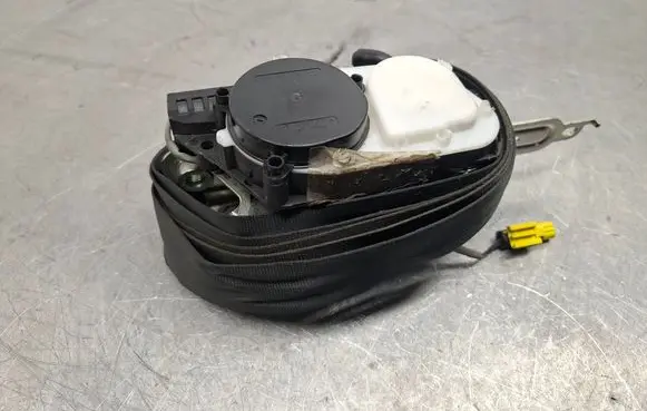 Volkswagen Golf VII Front seatbelt 5G4857705M 7N0857737 34172624A