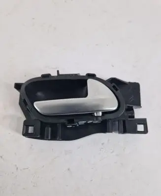 Peugeot 208 Front door interior handle 303965