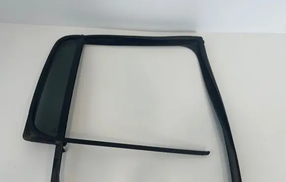Volkswagen Amarok Rubber seal rear door window/glass 