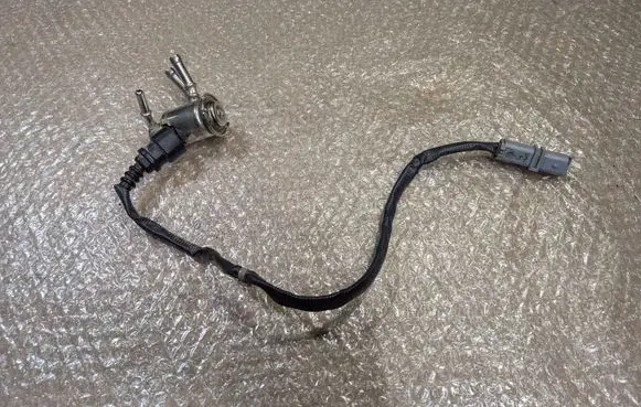 Renault Trafic III (X82) AdBlue injector 208994525R A3C019744000 8308243744