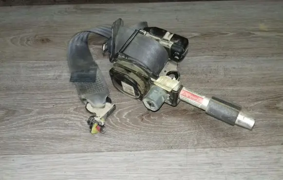 Volvo S80 Rear seatbelt 570521100