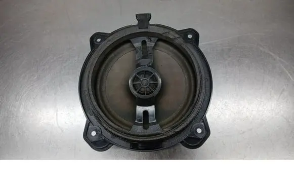 Audi A3 S3 8P Subwoofer speaker 8H0035411